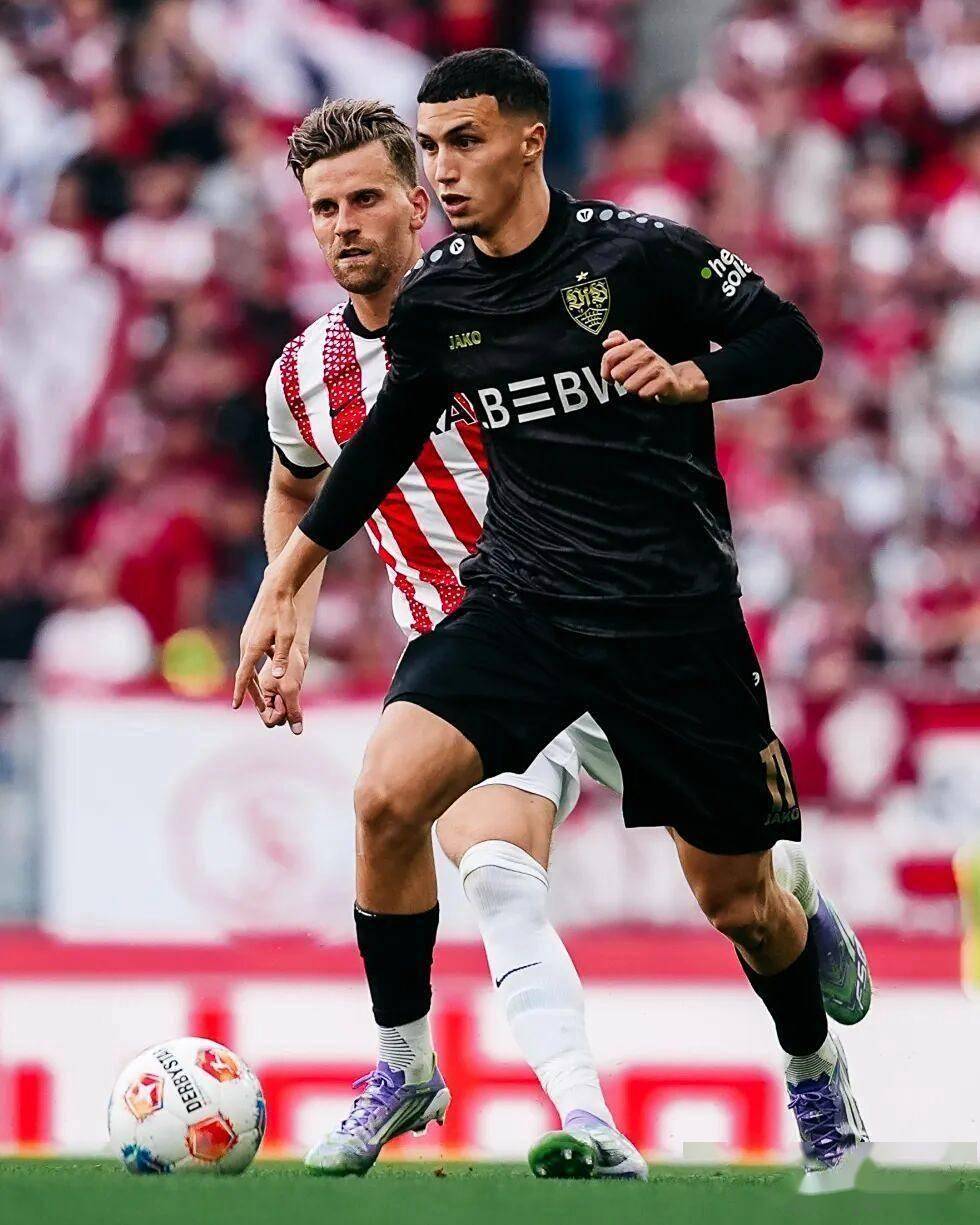 Lejing Sports-包含英超倒计时，斯图加特转会期再遭质疑，细节引发关注，信心回归，细节决定成败的词条